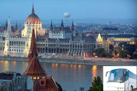 Parlement de Budapest au crépuscule - bus en coin