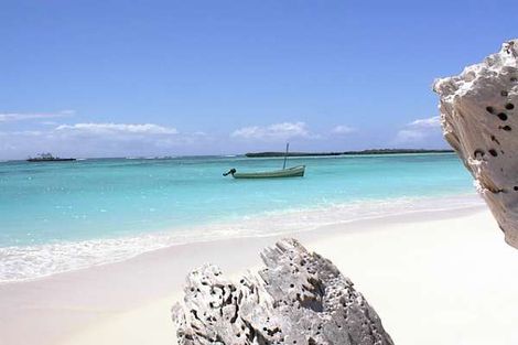 Plage de Nosy Suarez, mer Emeraude - "Au pays des Tsingy"