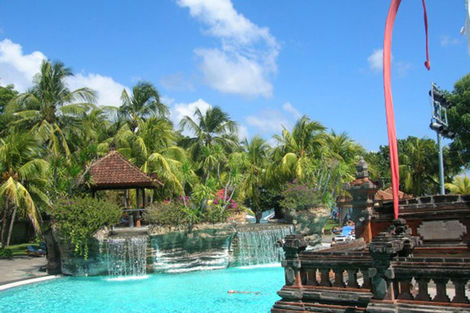 Piscine - balnéaire au Ramada Bintang 4* + Kamandalu Resort & Spa 5* à Ubud