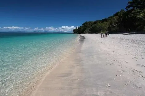 Une plage sur Nosy Komba - - "Cocktail Exotique 3 îles" en hôtels