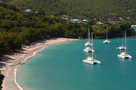 Ile de Bequia - Croisière à la voile aux Grenadines 5D + Hôtels à Union et Ste-Lucie