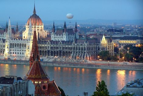 Parlement au crépuscule