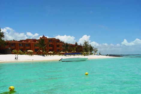 Plage et façade des chambres - La Palmeraie