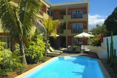 Vue de la piscine et de l'hotel - Margarita