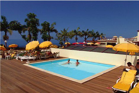 piscine sur le toit - Four Views Monumental Lido