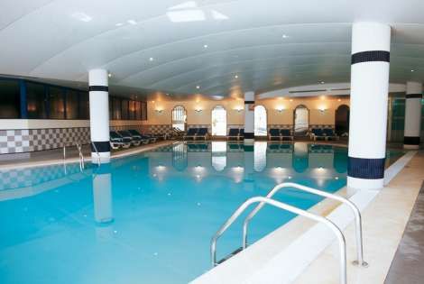 piscine intérieure - Jardins d'ajuda