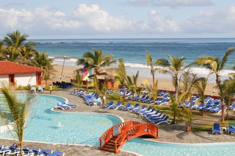 Vue générale de la picine et de la mer - Viva Wyndham Tangerine