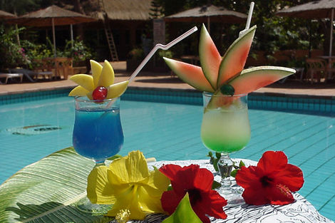 Cocktail au bord de la piscine - Domaine de Nianing