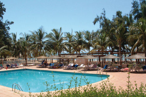Piscine et transats - Domaine de Nianing