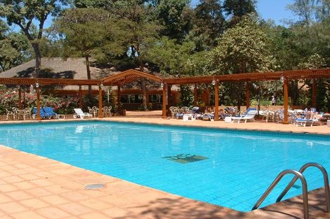 Piscine côté parc - Domaine de Nianing