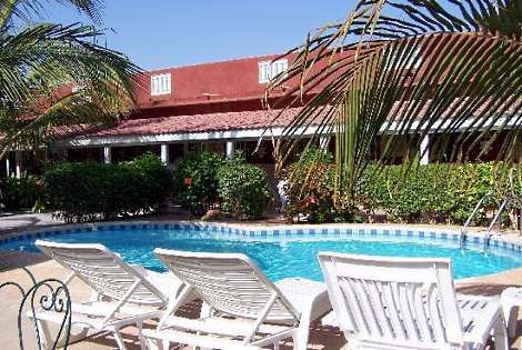 Piscine et transat - Grazia Maria