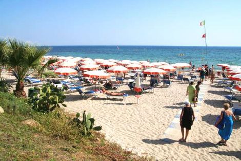 la plage privée et aménagée - Lipari