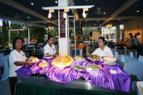 Chalong Beach - Chalong Beach Resort & Spa