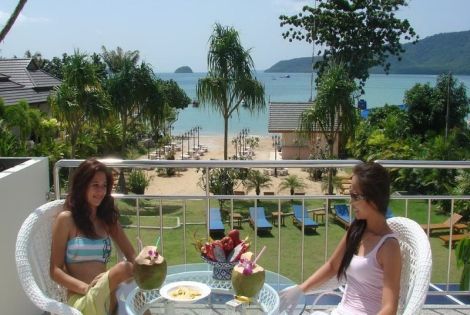 Chalong Beach - Chalong Beach Resort & Spa