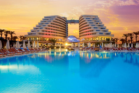 Façade - Miracle Resort