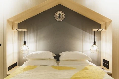Suede : Hôtel With Urban Deli