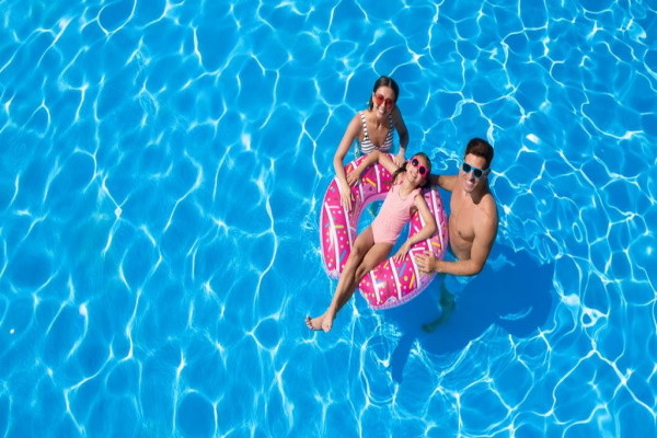 Idées de jeux de piscine pour enfants, ados, adultes - Piscines Ibiza