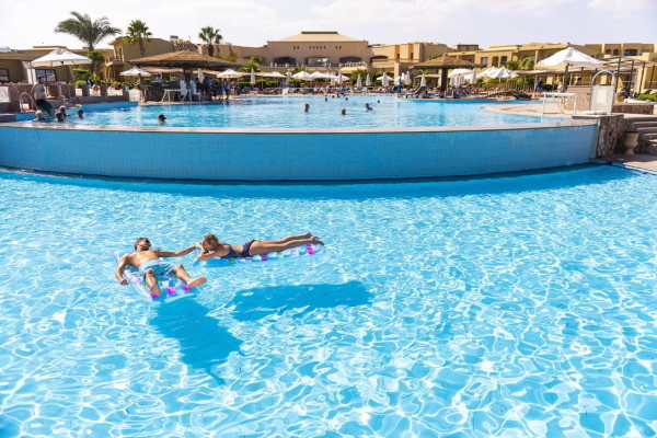 Une table-piscine pour s'évader tout en restant chez soi !