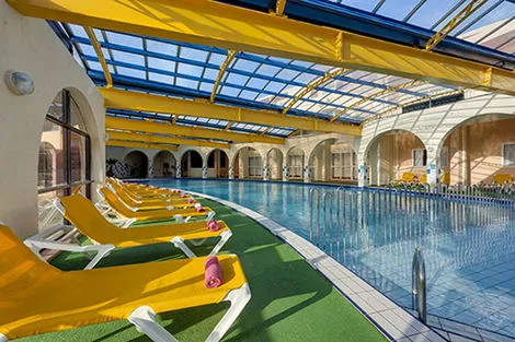 Piscine intérieure